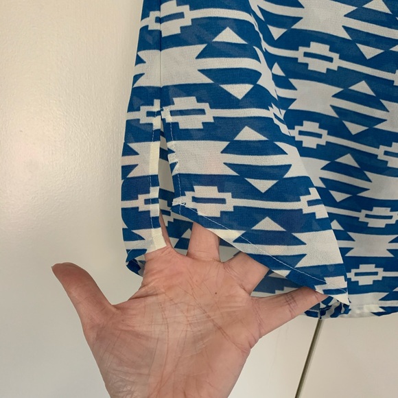 ❤️Daniel Rainn Blouse Aztec Blue White Top S - Picture 5 of 7